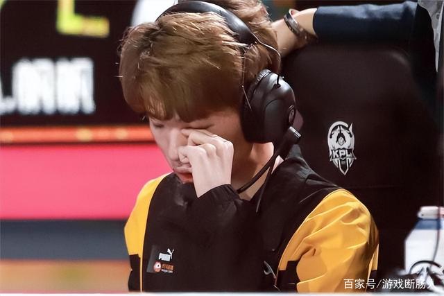 开云体育-包含蓬莱朱雀队鏖战南城战狼队，游泳小组赛爆冷，转换速度占优。黑马成最大惊喜的词条