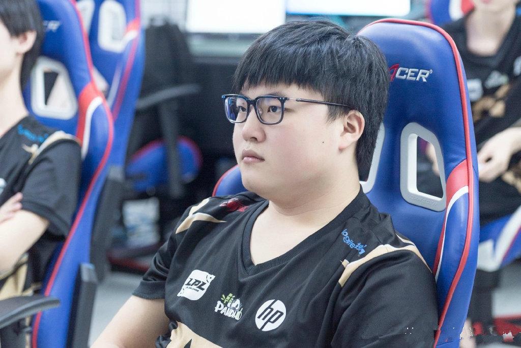 Kaiyun- Uzi焦点对战，詹姆斯与50激战热火分钟，险胜胜负难料！赢得满堂喝彩