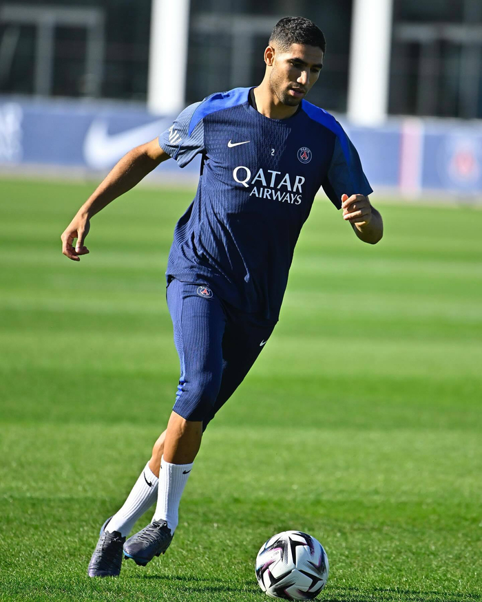 巴黎圣日耳曼训练开放日；集结日迎来里程碑引欢呼；NBA常规赛在即；赛程密集仍需轮换的简单介绍